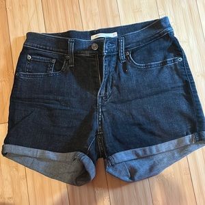 Black Levi mid length short size 27